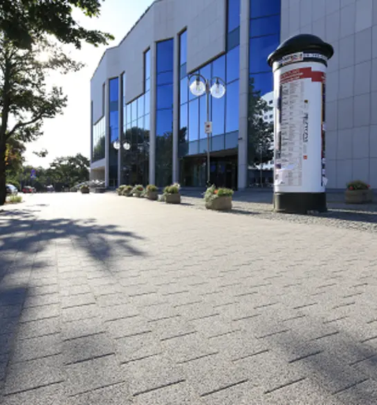 Otoczenie w rytmie miasta Polbruk Complex, Płyta chodnikowa