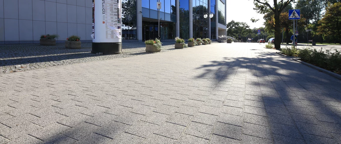 Realizacja produktu Kostka Brukowa Complex Polbruk Szara-Płukana  