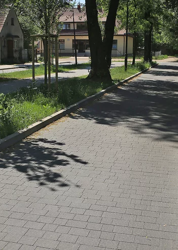 Realizacja wykonana z użyciem krawężników drogowych firmy Polbruk w kolorze Szarym.