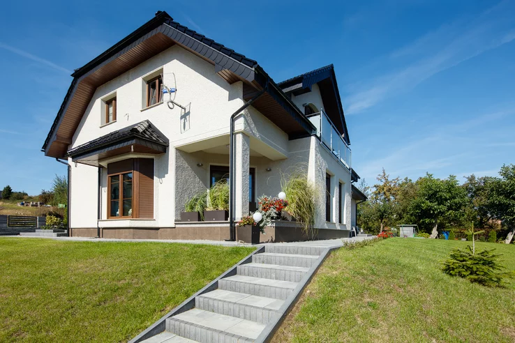 Realizacja wykonana z użyciem obrzeża palisadowego Endo firmy Polbruk w kolorze Szarym.