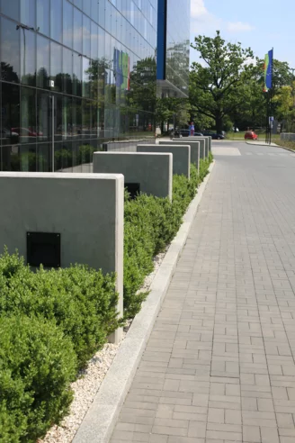 Realizacja wykonana z użyciem kostki brukowej chodnikowej Prostokąt firmy Polbruk w kolorze Grafitowym.