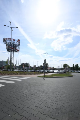 Realizacja wykonana z użyciem kostki przemysłowej Tetka firmy Polbruk w kolorze Grafitowym.