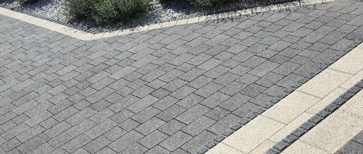 Realizacja produktu Kostka Brukowa Trento Polbruk Grafitowa-Płukana  
